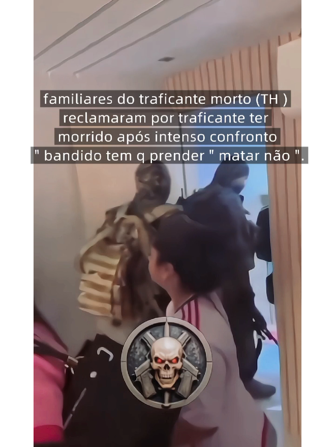 Urgente: Últimas notícias. Durante operação do BOPE  , o traficante (TH) morreu durante confronto com polícias do BOPE . familiares do traficante reclamaram da polícia ter matado o traficante 