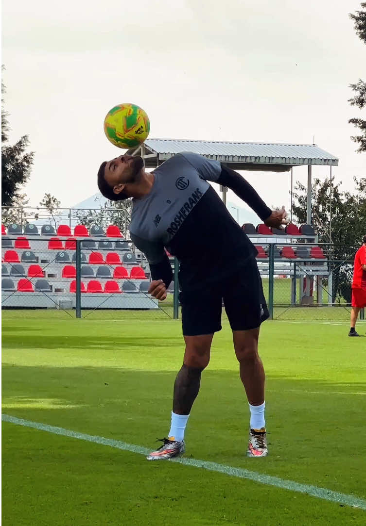 Con el fútbol en las venas 🩸⚽️ #TolucaFC #LigaMX #TikTokDeportes #Vega #Neymar #Skills @Alexis Vega  