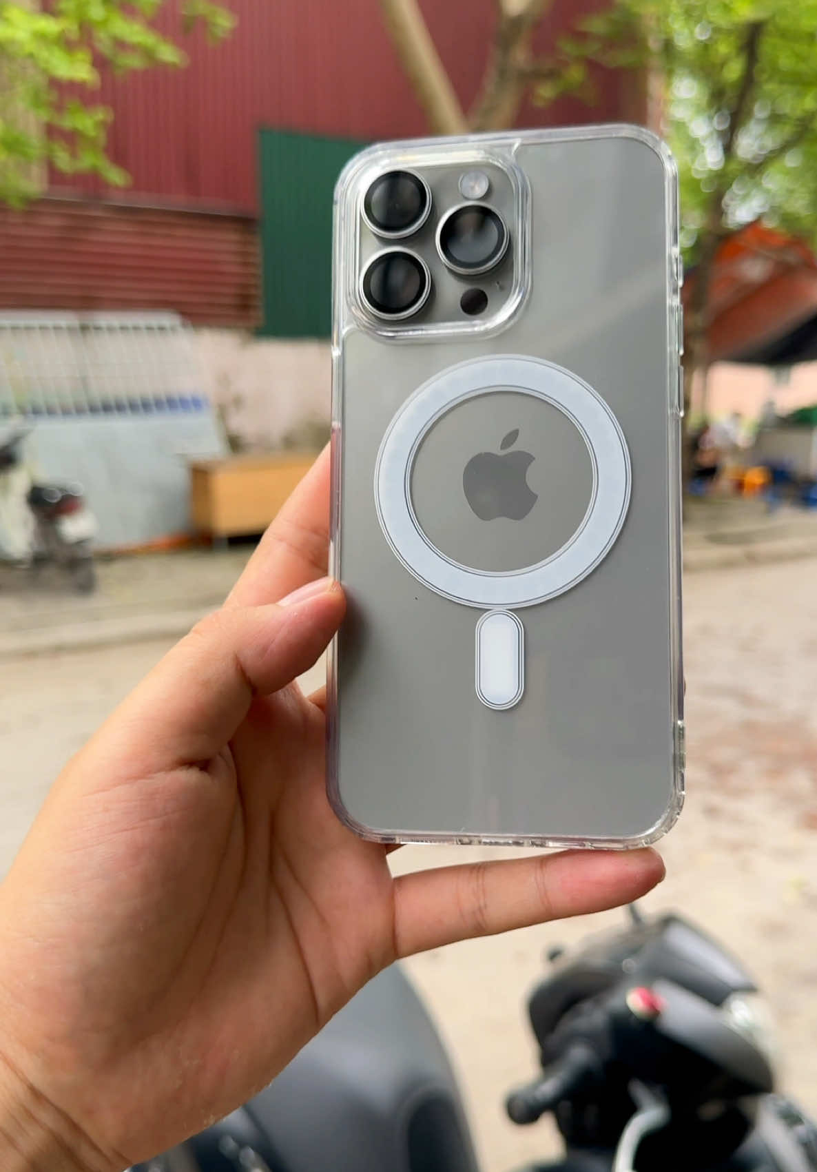 Ốp lưng trong suốt, chống sốc, chống ố vàng đẹp thực sự các bác ơi.. giỏ hàng e để góc trái màn hình nhé ạ ! #optrongsuot #optrongiphone #ộplungiphone #ốpchốngsốc #opbaovecamera #phukiendienthoai #phukienthoitrang #muataitiktokshop #TikTokFashion #videoviral #videolenxuhuong #master2024bytiktok #foryou 