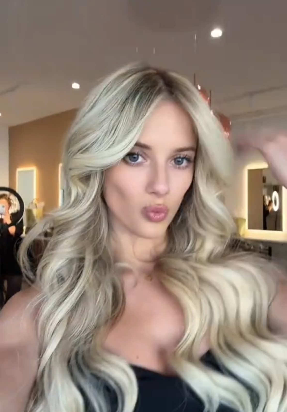 @Lindsay Brewer OBSESSED WITH YOU!!! New Extensions and color #hair #extensions #blonde 