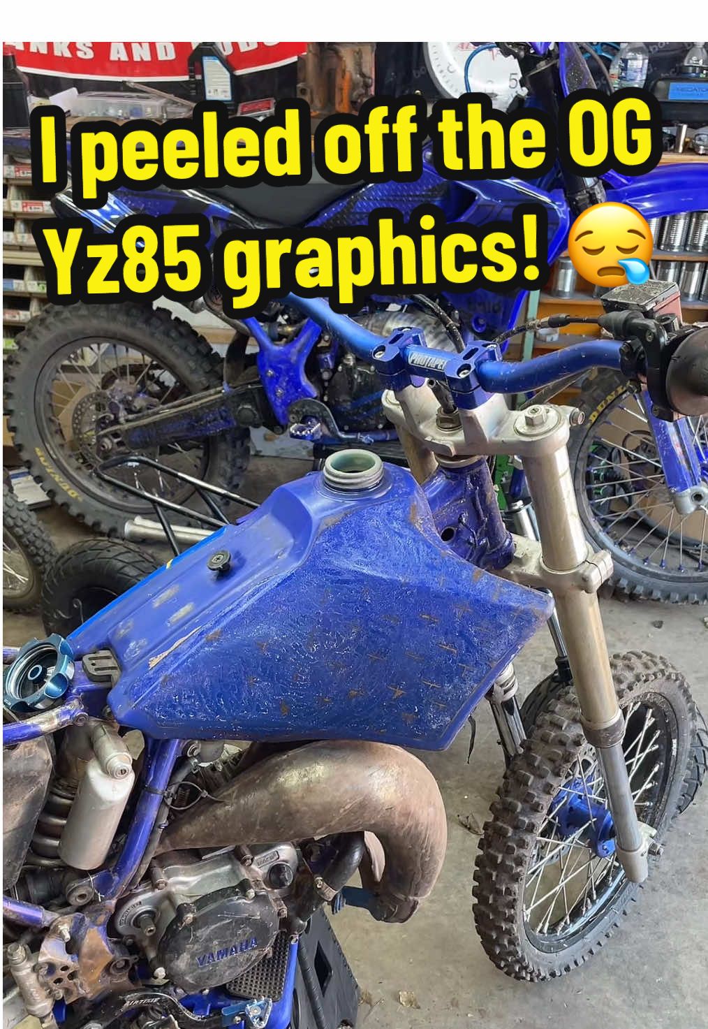 Let’s peel the OG graphics off of my Yz85! 😪 Time to do something that looks way better! 😉  #darzrt #yz85 #yz85💙 #yz125 #yz125💙 #yz125x #yamaha #2stroke #mototok #foryou #fyp 