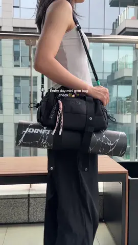You‘re the absolute most stylish girl at the gym with this bag!🥳🧸#bagsmart #gymbag#minigymbag#OOTD#outfit#fitcheck #whatsinmybag #duffelbag#slingbag 
