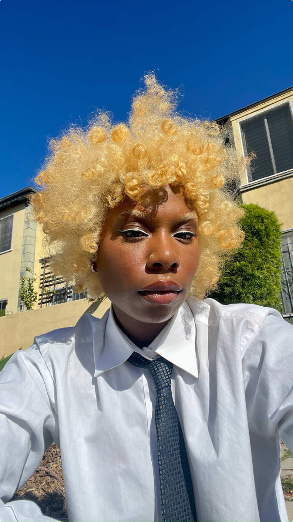 OUTFIT SAYS “I CARE ABOUT AESTHETICS” BUT ALSO “DON’T TALK TO ME UNTIL THE STEAMER IS HOT” 🤪 #ooftd #wlw #fashionstylist #fashion #queer #wardrobestylist 