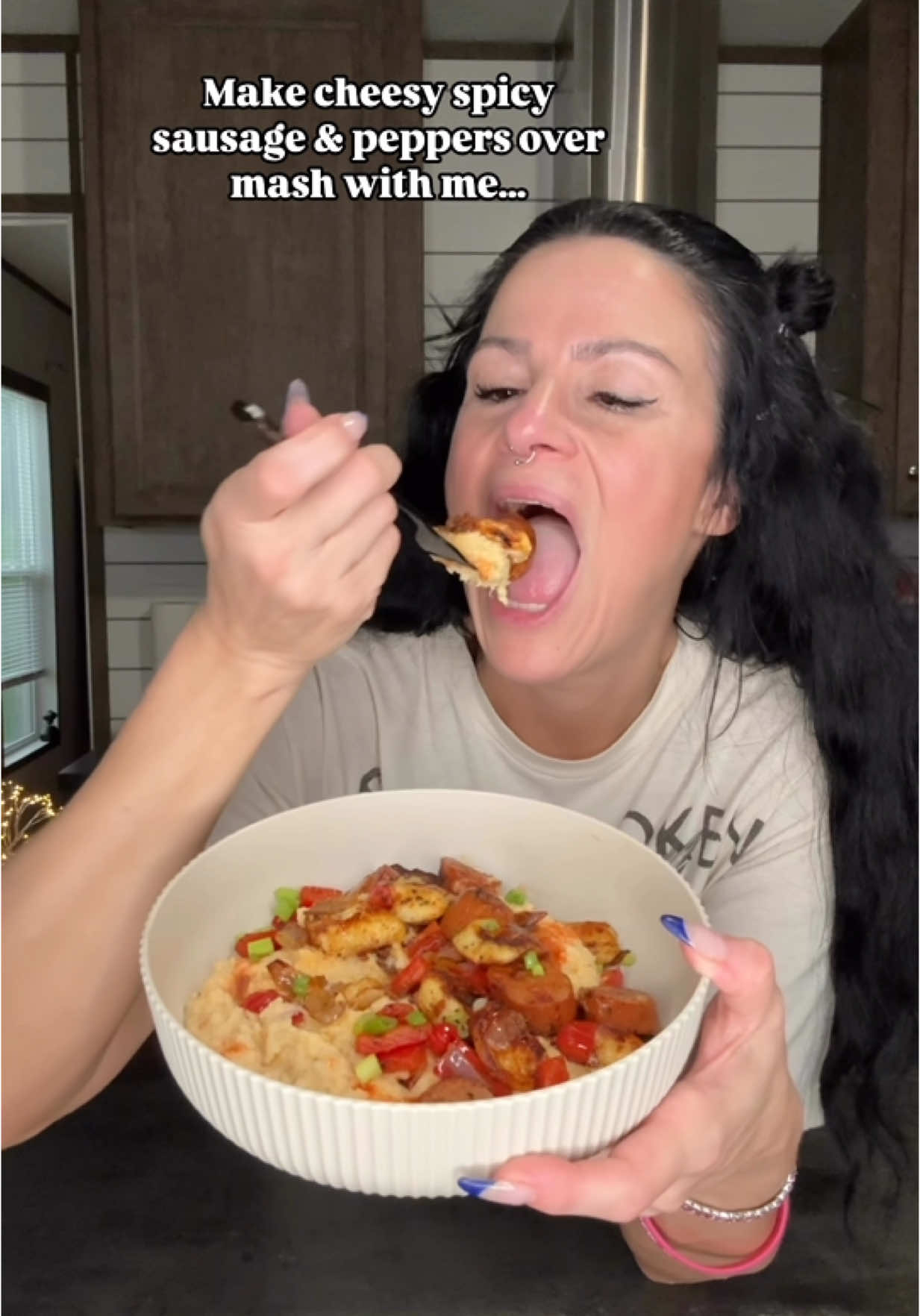 🌶️ 🧀 Make cheesy spicy sausage & peppers over mash with me & Palmini mashed! You’ll never know that this dish is lower in carbs & calories… Because it doesn’t taste like it! Instead of mashed potatoes I use Palmini mashed, a simple one-ingredient mashed potato substitute that’s naturally lower in calories & carbs because it’s just the vegetable hearts of palm, nothing else! Use it in place of mashed potatoes and effortlessly lower the carbs and calories of your dishes without sacrificing taste or texture! Just throw your Palmini mashed in a pot, season with salt, pepper, granulated chicken bouillon, garlic & onion powder, smoked paprika, & cayenne pepper, add a splash of heavy whipping cream, some muenster cheese and a knob of butter. Heat & stir on the stove top until everything is hot & incorporated. Combine one sliced chicken apple sausage, 65 g bread cheese, and a small handful of bell pepper and red onion. Seasoning with the same seasonings you used on the mash and cook in a heated skillet with a little olive oil until browned and the cheese is softened. Serve mash topped with sausage, cheese and pepper mixture. Garnish with scallions and cayenne pepper hot sauce; enjoy! 🖤💁🏻‍♀️🫶🏼 🛍️ 🔗 for Palmini you know where. 😉  #palmini #palminimashed #heartsofpalm #keto #lowcarb #glutenfree #mealprep @PalminiOfficial 