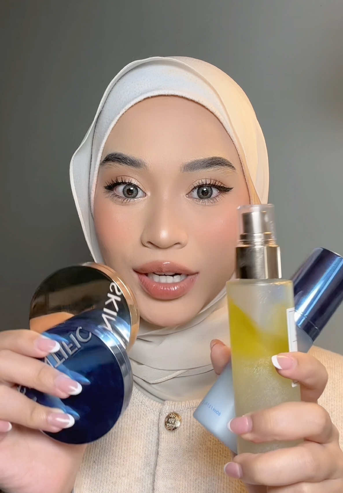 korang team matte finish ke dewy finish? 😗 #makeupbaseskintific 