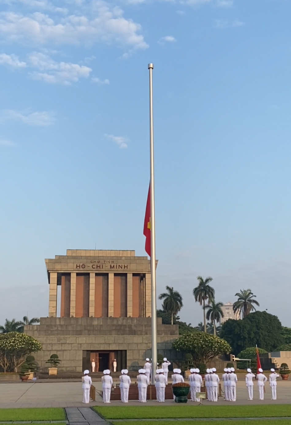 Lễ thượng cờ Lăng Bác ❤️ #langchutichhochiminh🇻🇳🇻🇳🇻🇳 #langbac #lethuongco #hanoi #foryou #fyp 