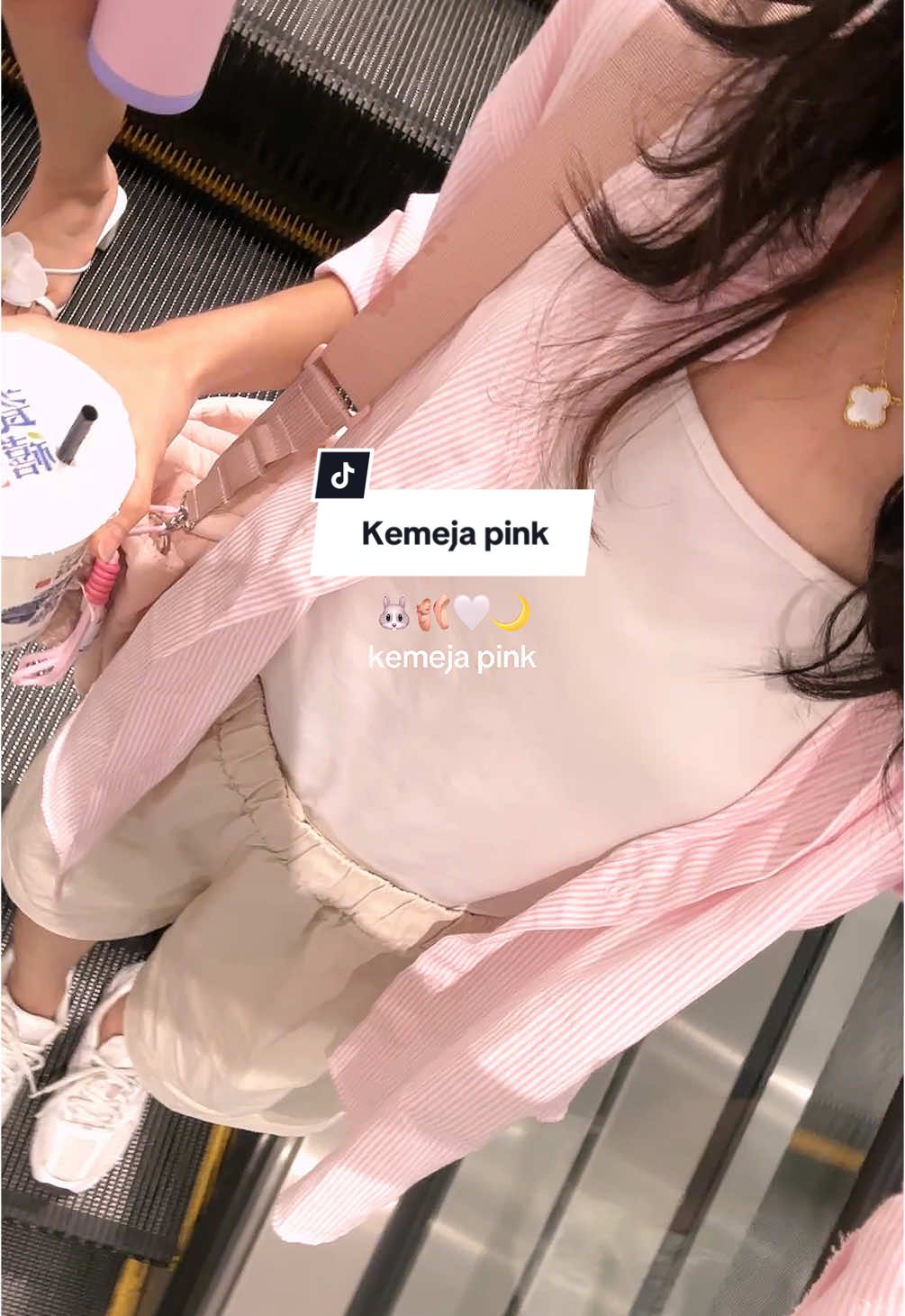 Kemeja 🐰🤍 #kemejawanita #kemejaoversize #outfitideas #outfitinspo #outfitinspiration #kemejamurah 