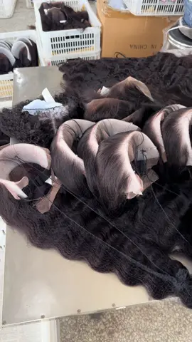 Wig factory looking for you do business with us 😍😍#wholesale #wigfactory #wigvendor #gluelesswig #4chair #subellahair #wholesaleprice #curly #bodywave #humanhairfactory 