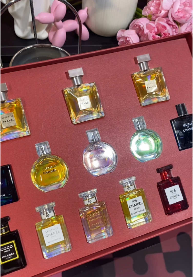 New gift box unboxing#perfumetiktok #perfumecollection #parfum #perfumetok #miniperfumes 