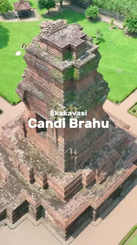 Candi Brahu Mulai Digali Lagi‼️ Balai Pelestarian Kebudayaan (BPK) Wilayah XI tengah melakukan ekskavasi di Candi Brahu, Desa Bejijong, Trowulan, Mojokerto. Tujuan ekskavasi tersebut untuk menelusuri temuan pagar keliling di sisi selatan candi.  Ekskavasi itu nantinya akan menulusuri sebaran cagar budaya di kompleks candi bercorak Buddha tersebut. #mojokerto #aslimojokerto #exploremojokerto #kulinermojokerto #trawas #pacet #trawasmojokerto #pacetmojokerto #cangar #gondang #dlanggu #jatirejo #pungging #mojosari #mojoanyar #dawarblandong #jetis #kemlagi #sooko #blooto #canggu #kotamojokerto #trowulan #surodinawan #prajuritkulon #kotamojokerto #majapahit 