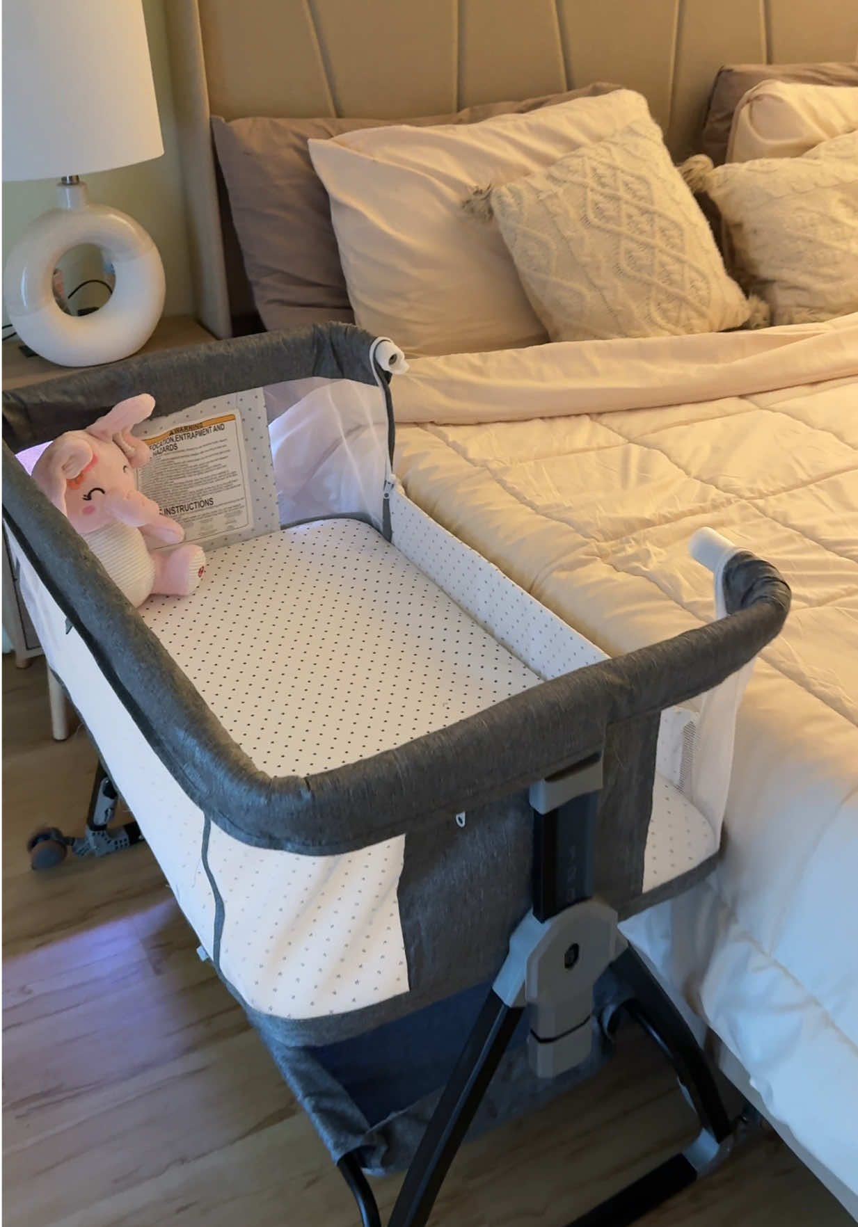 Si buscas una cuna realmente práctica y útil esta es🥰😍😍 #babyfever #babyshowergifts #babyitems #bassinet #fy #cuna #newbornbaby 
