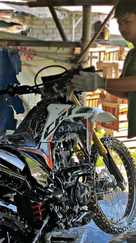 Kebersihan sebagian dari Ganteng nya motor🤩😋  #4upage #crfstyle #crf150l #crfstandarpabrik #crf #fyp #bukan_surex🔥 