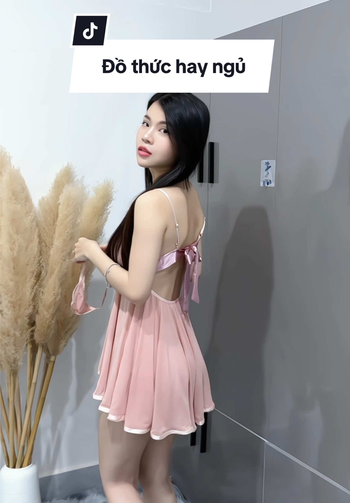 Mặc như này là để ngủ hay thức đây ta? Mấy bà mua mặc thử đi xong cmt cho tui nghe với nha #nhungnhenhanggg #hottrend #thoitrangnu #vaynguquyenru #vaynguxinh 