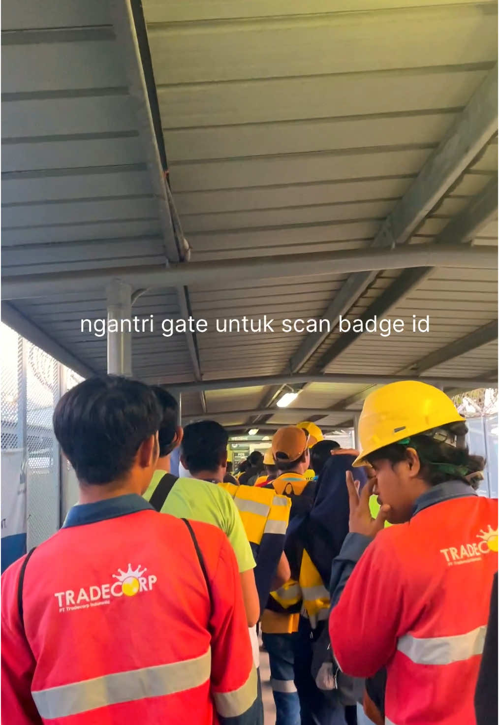 Ternyata ngalamin juga fase “berangkat sunrise pulang sunset” ituu 🥹🙃 #tambang #worklife #workhard #goldmining #amman #life #adayinmylife #fypage #cape #fypp #semangatterus 