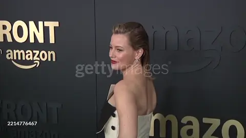 #elizabethbanks #heels #talons 