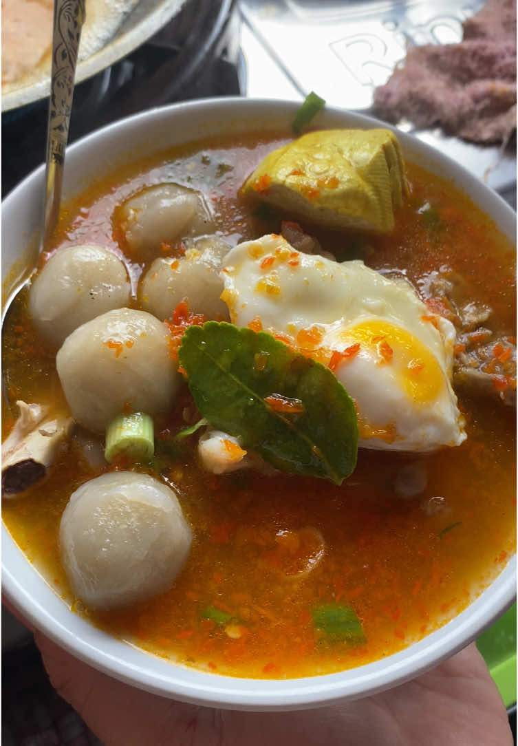 Cilok goang dengkul telur🥰😍 #kulinerkarawang #pangsitgoreng #pangsitkuah #mienyemek #cilgogalau #jajanankarawang #cilokgoang #fypシ 