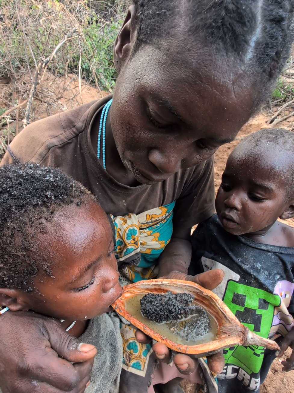 Wow,,,🤩A mother feeding her child's food, bushmen Lifestyle#africa #african #animals