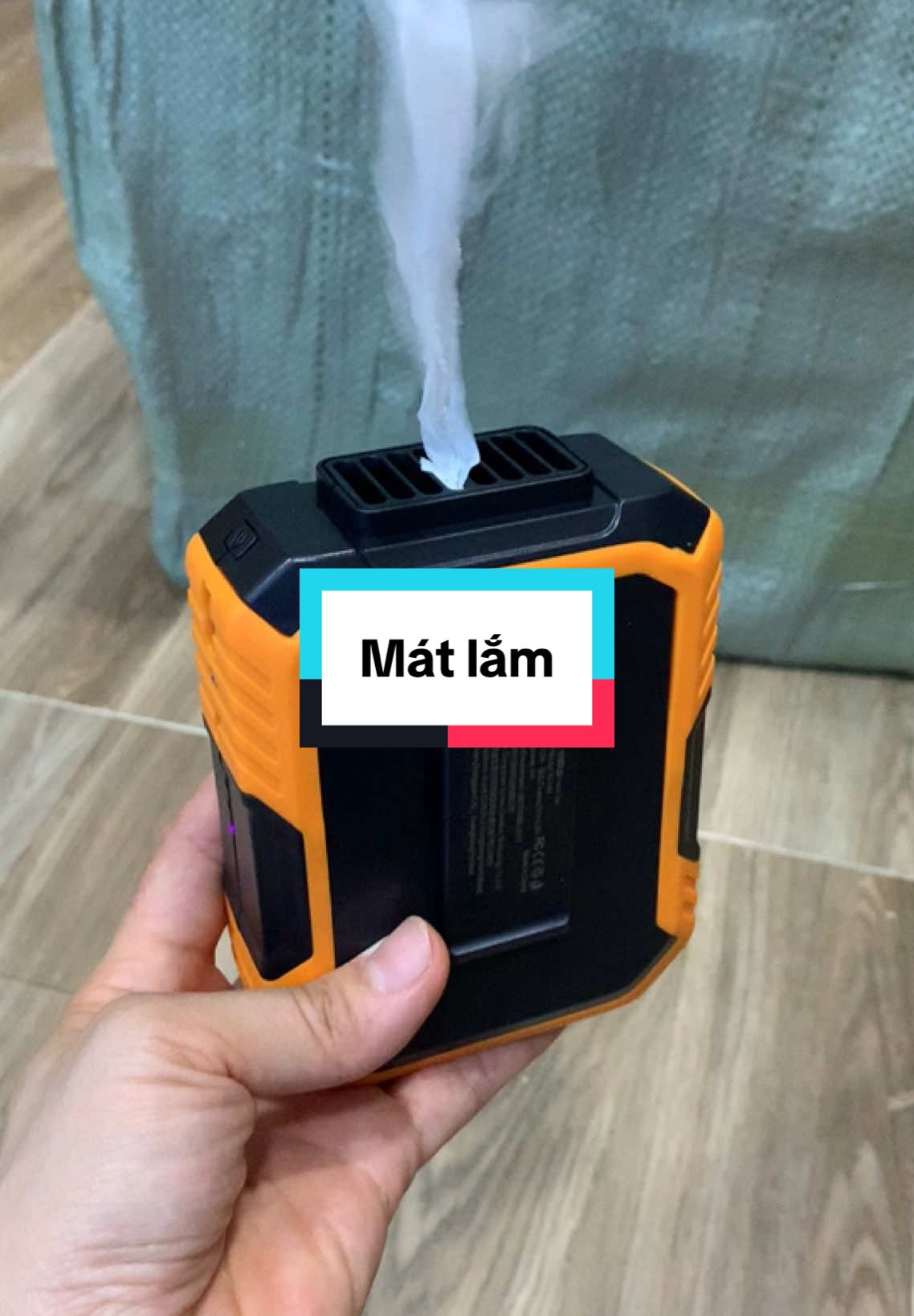 Quạt kẹp lưng mát lắm các bác nhé #quatmini #quat #quatkepthatlung #quatkeptichdien #tiktok #xuhuong #thinhhanh #vairal #trending 