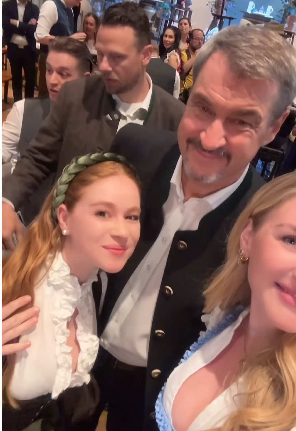 Sounds aufnehmen mit Markus Söder | @VASHIONESSA - Dirndl&Festl💕  🩵🥨 #söder #markussöder #meme #voiceover #bayern #dirndl #tracht #fyp #trend #wiesn #cathihummels #bayrisch #fy 
