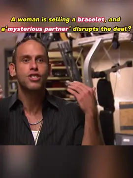 A woman is selling a bracelet, and a'mysterious partner' disrupts the deal?
  #auction #hardcorepawn #pawnshops #pawnstars  #fyp #foryou  #American #unitedstates #usa #us #tiktok #show #money #viral  #jewelry #jewelrylover #goldrush #funny

