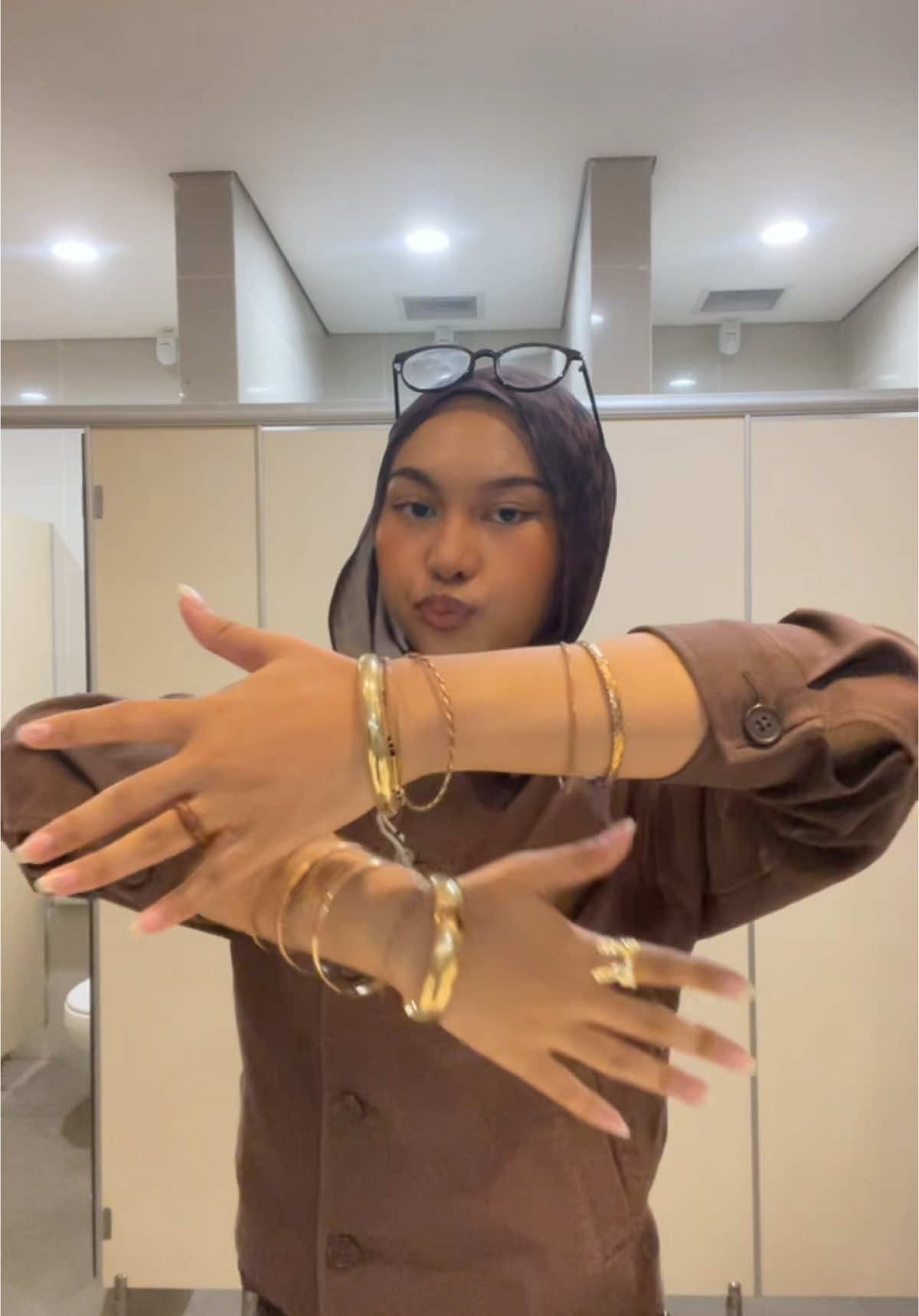 doesn’t really feel confident in this fit but whatever, being me is the fit