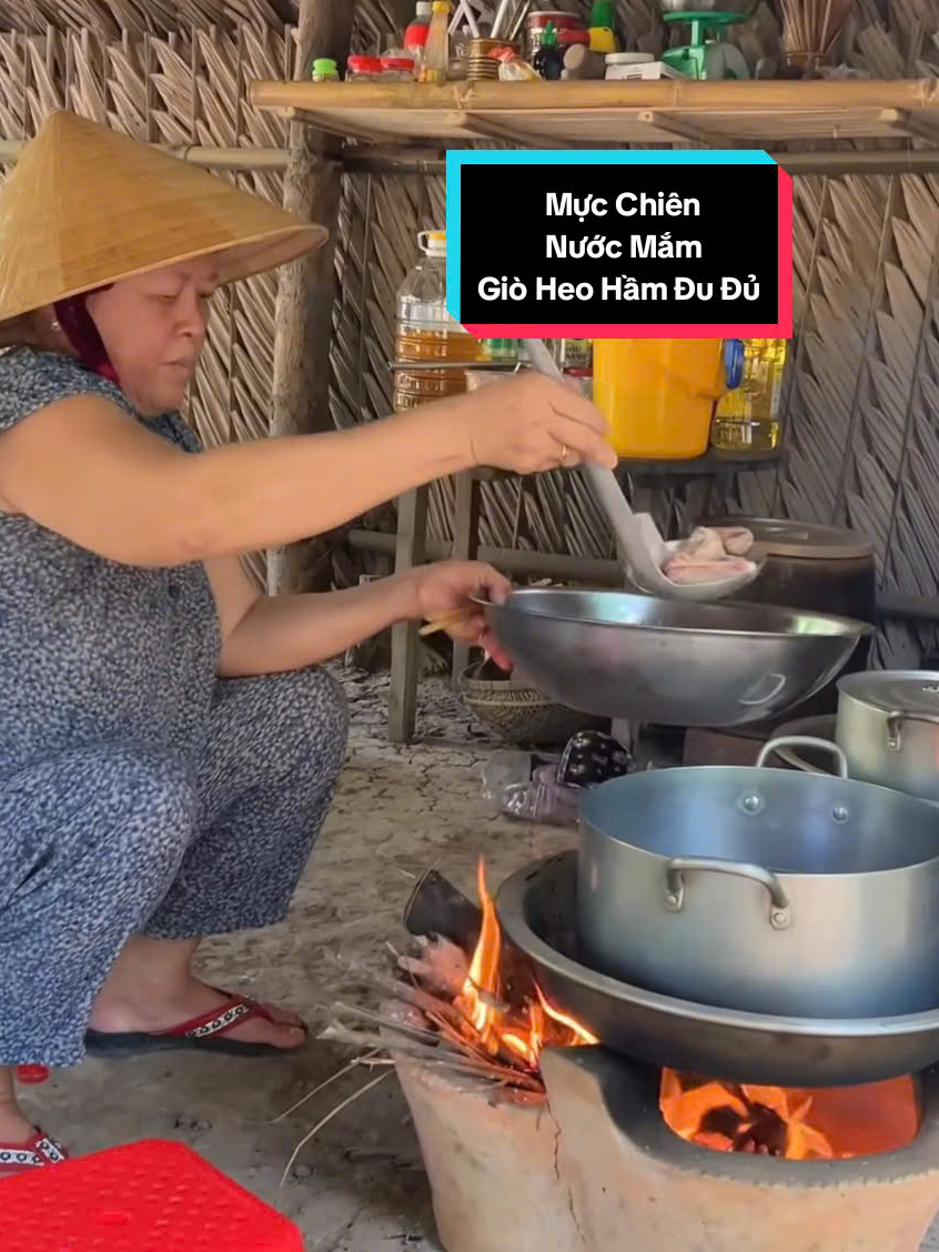 Giò Heo Hầm Đu Đủ, Mực Đen Chiên Nước Mắm - Cuộc Sống Nơi Miền Quê Của Cha Mẹ -- Countryside life#quenhacome #monngonmientay #amthucmientay