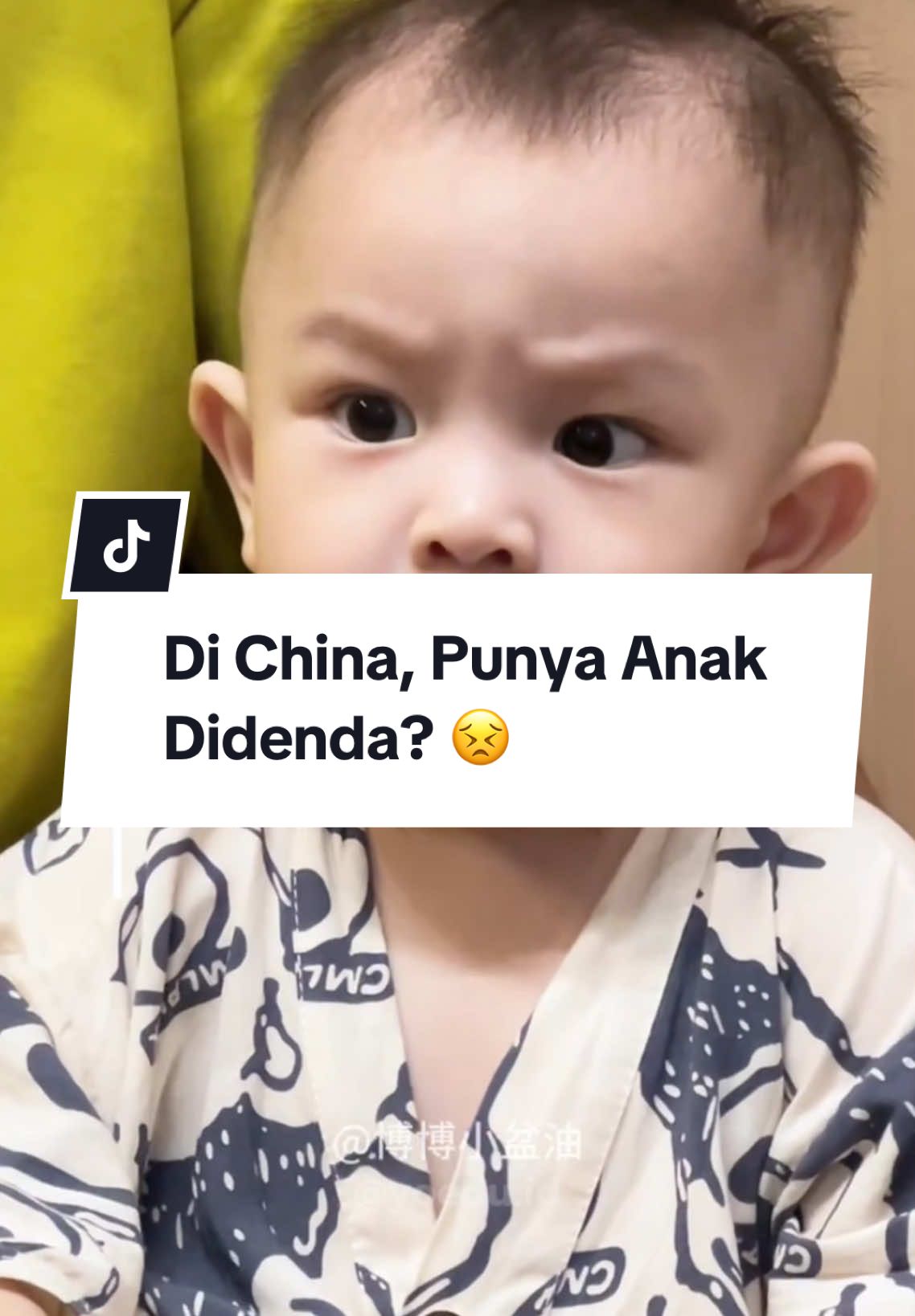 Punya anak bakal didenda sama pemerintah? Di China pernah ada kebijakan yang mengatur tentang satu keluarga hanya boleh punya satu anak. Ekstrem dan ketat banget, tapi terbukti berhasil 😮‍💨🙌🏻  Menurut kamu gimana kalau negara atur kebijakan seperti ini?  #china #onechildpolicy #kebijakanchina #chinapolicy #international #lifeinchina #chinatiktok #funfact 