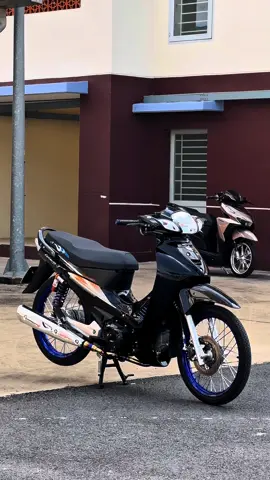 Đen bóng đang hot lắm à ae ơi 😆✨#xuhướng #wave125 #wave125i_ไฟเลี้ยวบังลม #wave125i #wave125i_ไฟเลี้ยวบังลม_future125i #future2 
