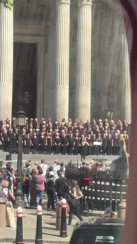 Caught this beautiful choir performance outside St Paul’s while on a London bus tour — the city’s full of unexpected magic!
