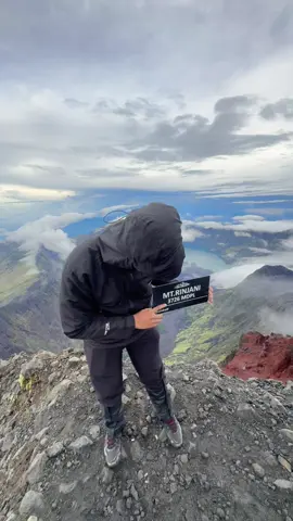 hampir di post mountnesia😭🙏🏻@MountNesia #rinjani #3726mdpl #mountain #fypシ #pendakigunung #lombok #exploreindonesia #credifox 