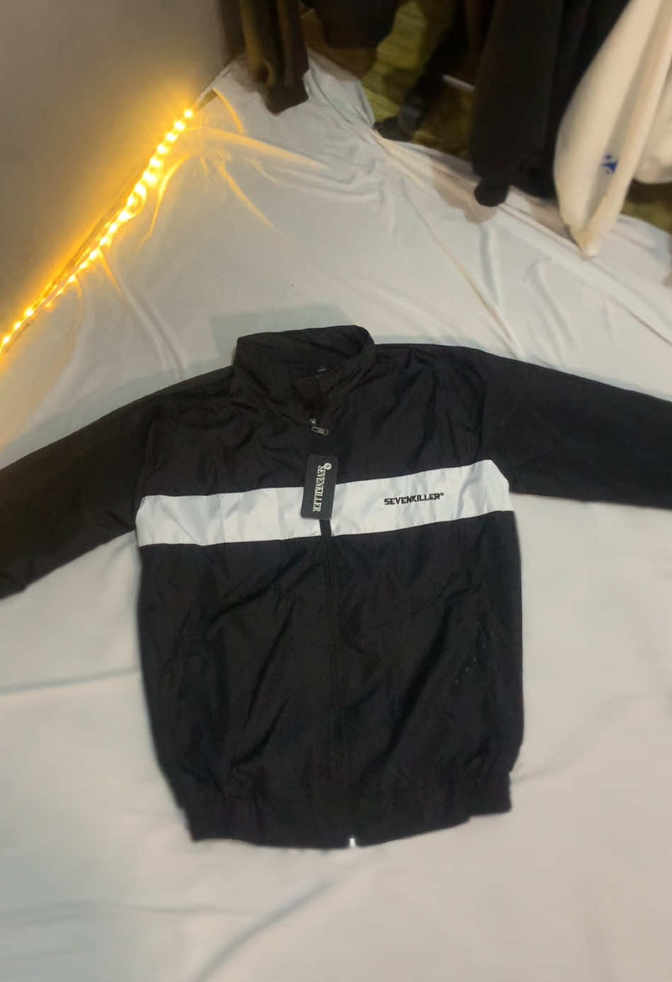 Buat yang suka jaket tracktop boleh juga nih🤪 #fyp #suiter #switer #jaketswiter #jaketsweater #tracktop #jakettracktop 