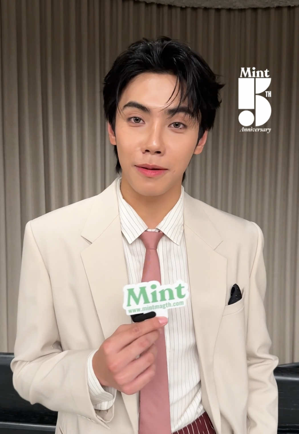 #MintReports อยู่กับเหล่าคนดังเมืองไทย #มิ้ลค์พรรษา  #PEEMWASU #เติร์ดลภัส #แพตชญานิษฐ์ และ #หลินมชณต ที่งานเปิดตัวร้าน Saint Laurent โฉมใหม่ที่ศูนย์การค้า EmQuartier กับพื้นที่สุดยิ่งใหญ่ 2 ชั้น จัดเต็มคอลเล็กชั่นเสื้อผ้า Ready-to-wear กระเป๋า รองเท้า และเครื่องประดับ ทั้งของผู้ชายและผู้หญิงเอาไว้อย่างครบครัน💚 #YSL #SaintLaurent  #MilkPansa #ThirdLapat  #PEEMWASU #BUSbecauseofyouishine   #chayanitpat #linnmashannoad  #MintMagTH 