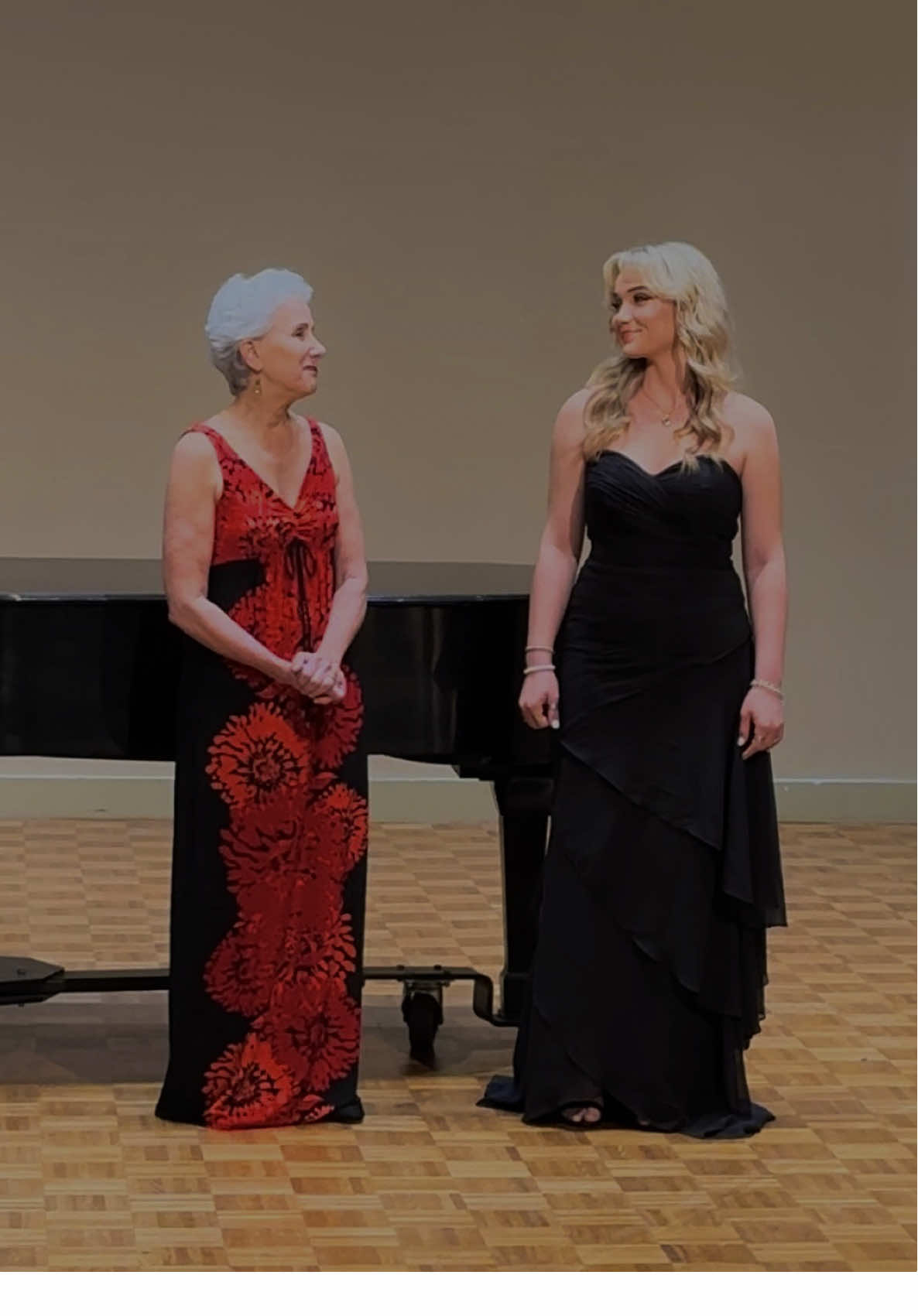The Flower Duet from Lakmé 🪷🦢 My favorite moment from my recent Senior Recital was singing this beautiful duet with my voice teacher of 13 years! Dr.MacPhail is so incredibly talented and the most wonderful voice teacher and mentor out there, and it is such a privilege to be her student and be able to sing with her! 🤍✨ #emmabrookemusic #classical #classicalmusic #voice #classicalsinger #operasinger #operamusic #duet #livemusic #theflowerduet 