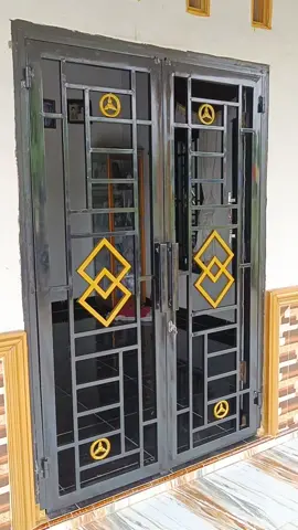 pemasangan pintu jendela tralis minimalis  #pintukuputarung #pintutralis #jendelatralis #tralis #tralisminimalis #pintubesi #bengkeltralis #fyp #fypシ゚ #fypage #fypviralシ #fyppppppppppppppppppppppp 