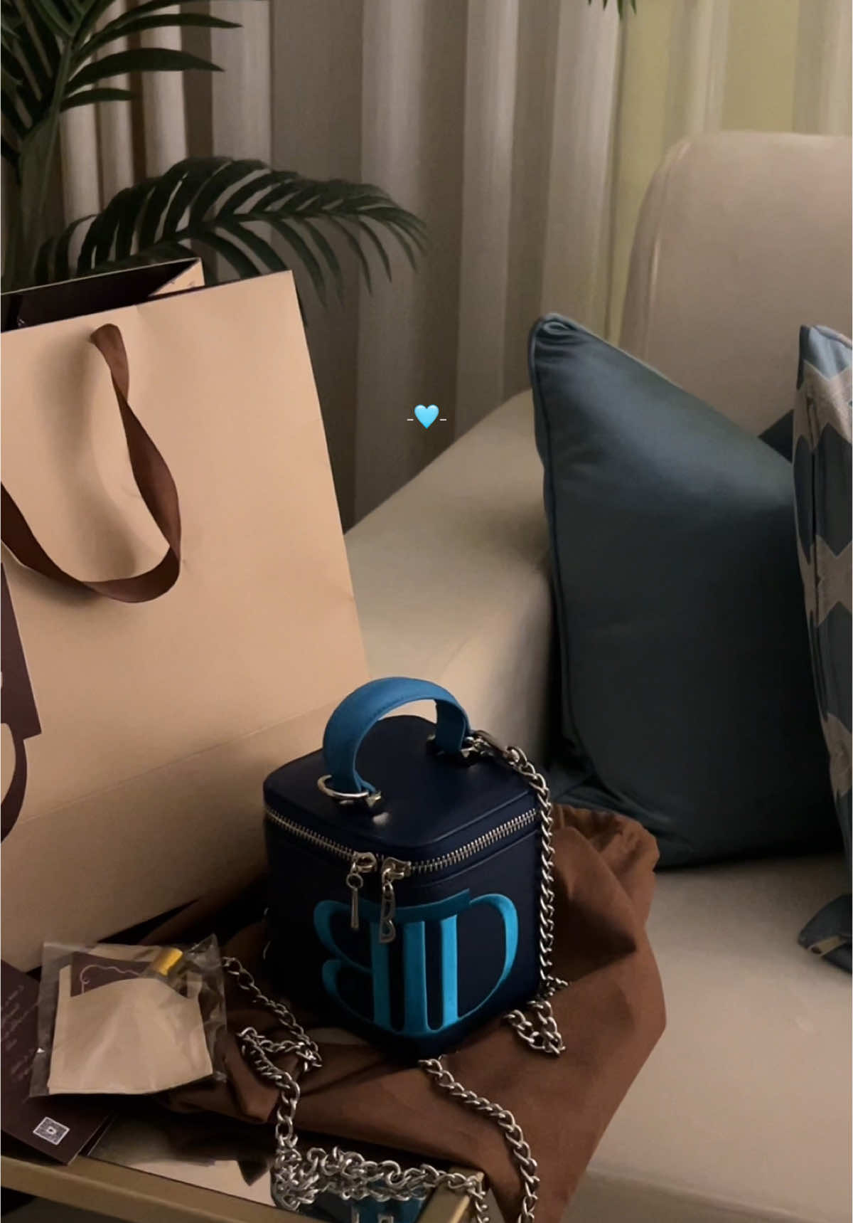 New bag so gorgeous 🩵. @THE DIAMOND BOUTIQUE #fypシ゚ #اكسبلورر #اكسبلورexplore #unboxing #foryoupage 