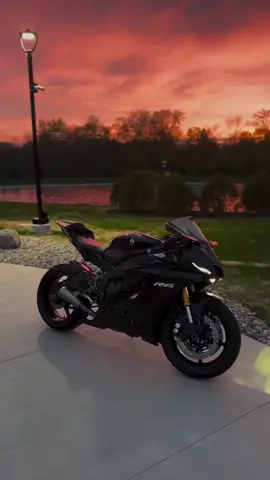 r6#yamaha #r6 #sunset #black #moto #edit #bike #bikelife #edit #top #yamahar6 #recommendations #rec #мото #закат #эдит #природа #топ #рекомендации