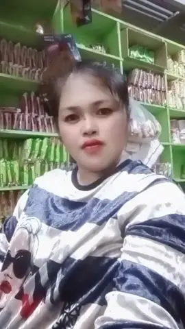 efek gk hafal ama lagunya so bawa geleng2 aja le di asikin aja😂😂🥰
