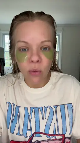 Let’s have a conversation. A debate if you will. #pixi #eyepatches #pixieyepatches #eyecream #dryeyes #vitaminC 