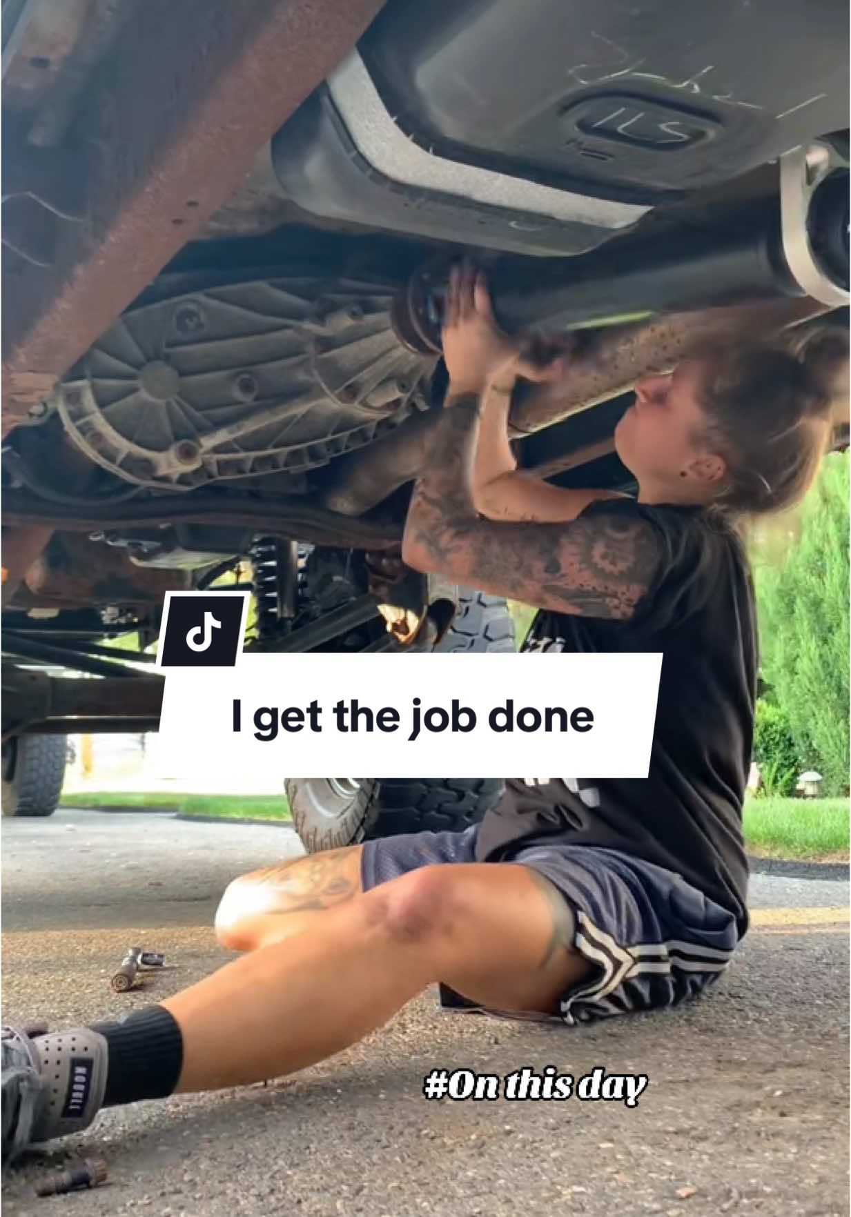 I’ve gotten very creative over the years working alone on heavy stuff😅 #onthisday  #imjustagirl #wlw 