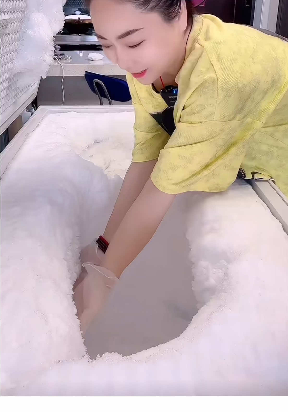 freezer frost scraping & eating . #1heartice #2heartice #ice #asmr #fyp #fypシ #icelover #iceaddict #viral #blowthisup #asmriceeating #viralvideo #makemefamous #icetok #foryoupage #asmrsounds #satisfying #mukbang #asmrsound #boostme #goviral #shadowbanned #goviralgo #freezerfrost #freezerfrosteating #whiteice