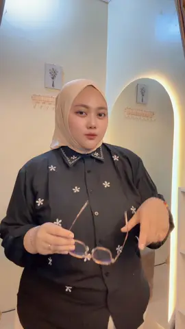 #kemeja #kemejawanita #kemejaoversize #kemejamurah #kemejastyle #kemejamotif #kemejasalur #oversize #bigsize #bigsizefashion #bigsizeoutfit #jumbo #oversizedshirt 