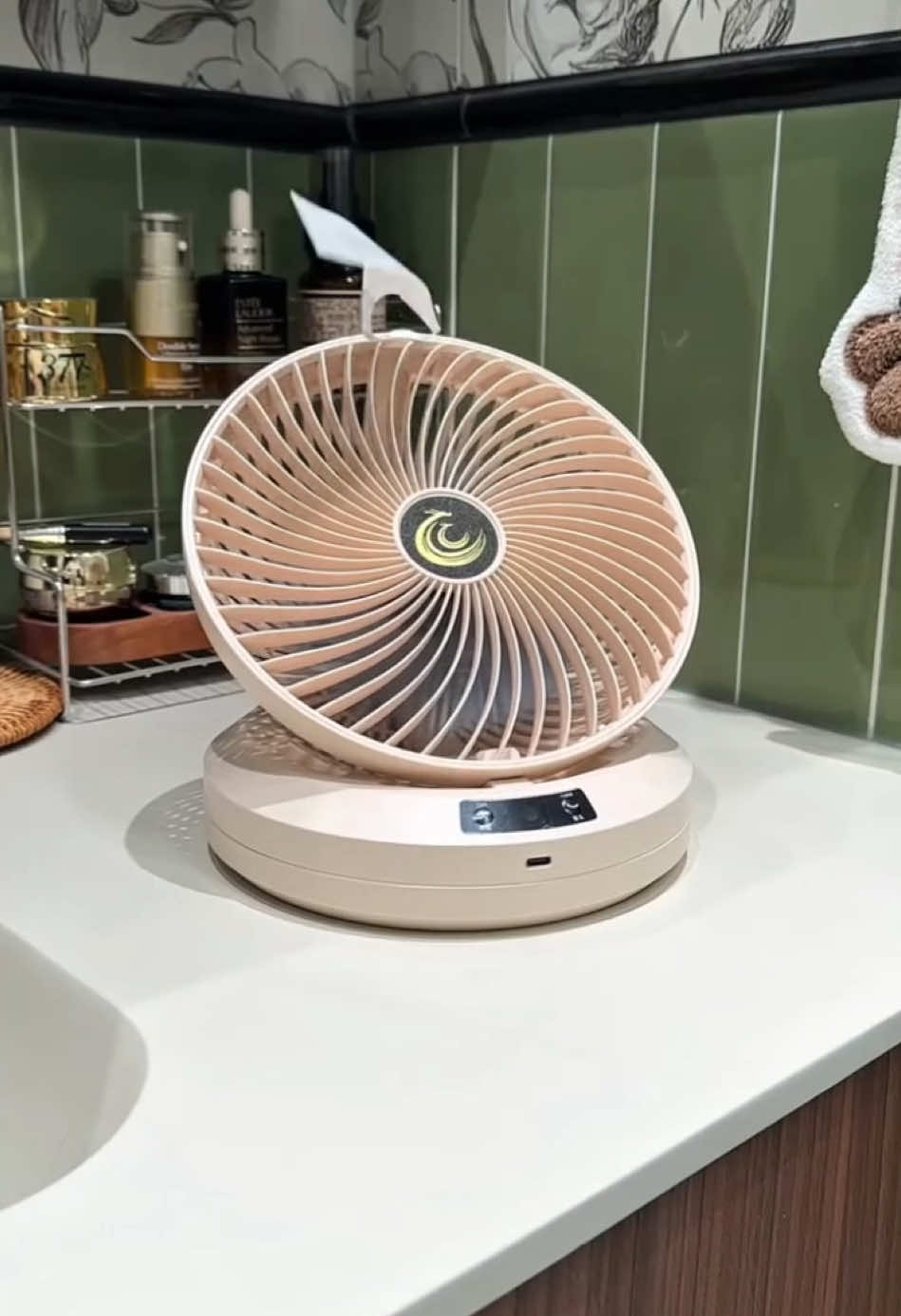 Easy to feel cooling at anywhere😏#gadgets #coolstuff #coolgadgets #product #shopping #amazonfinds #favoritefinds #LearnOnTikTok #tiktokmademebuyit #fyp 