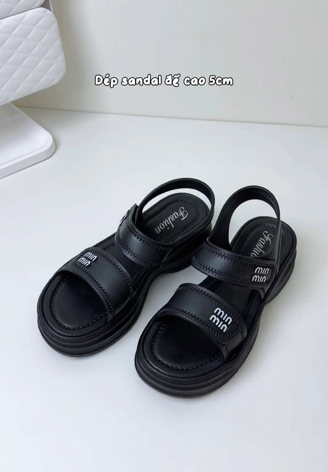 Đôi dép quai hậu basic xinh xắn cho mọi người đi học hoặc đi chơi đây, lên chân nhẹ nhàng thanh lịch lắm nhaa 🥰🥰 #review #giaydepnu #giaydepxinh #depsandal #depquaihau #depdihoc 