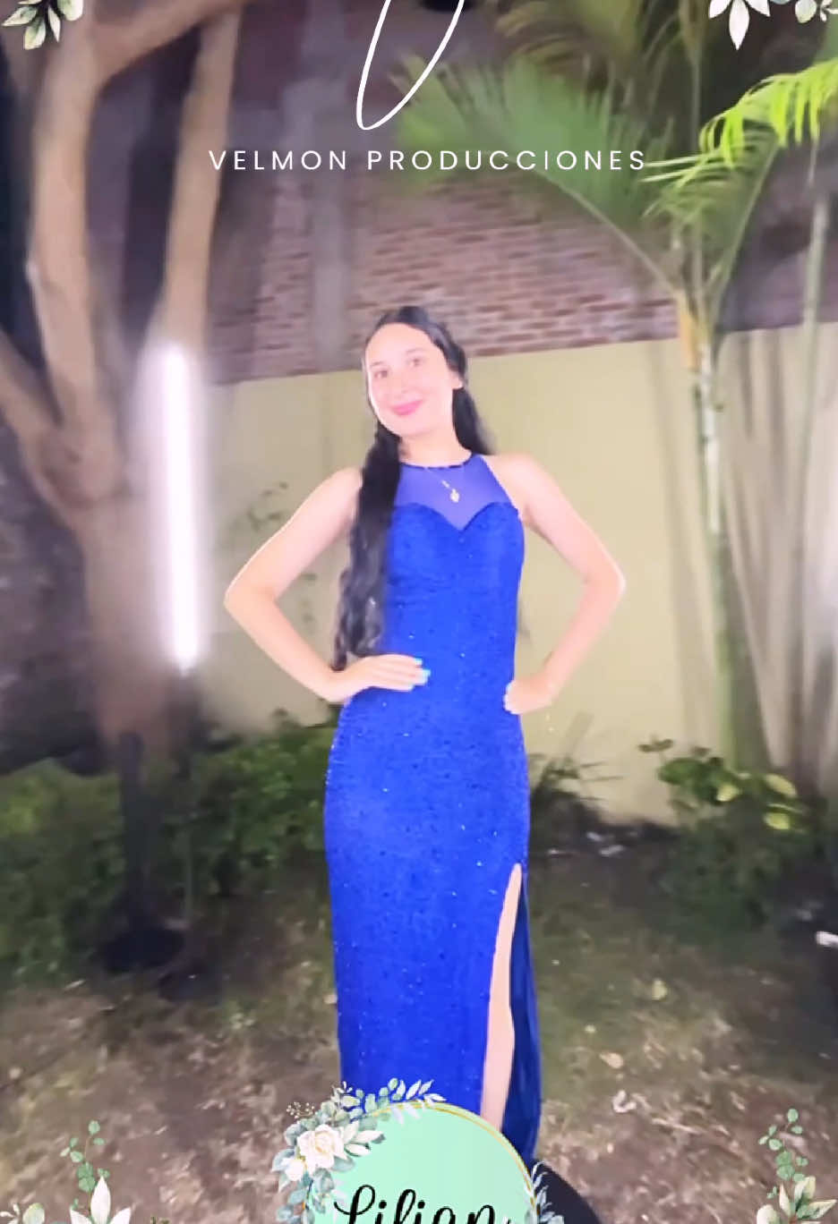 Videos 360 con iluminación profesional😉👌,con la mejor estabilidad (no brinca o tiembla la toma) y calidad de imagen✨(no se ven oscuros). En tu celular 📲 el mismo día de tu evento🥳. Contacta ahora para más información y no te pierdas de la experiencia 360✨ #videos360 #spinner360 #cabina360 #15años #mis15años #misxvs #bodas #novias #PozaRica #velmonproducciones