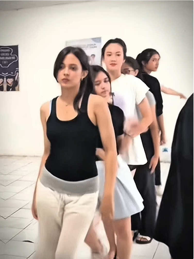 @raisaamarie  r u from heaven ??!! 😩 #raisamarie #aryamohan #agz #asmaragenz #foryou 
