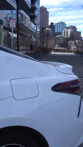 How it feels to drive a fresh Toyota Camry around the city with Flexcar…