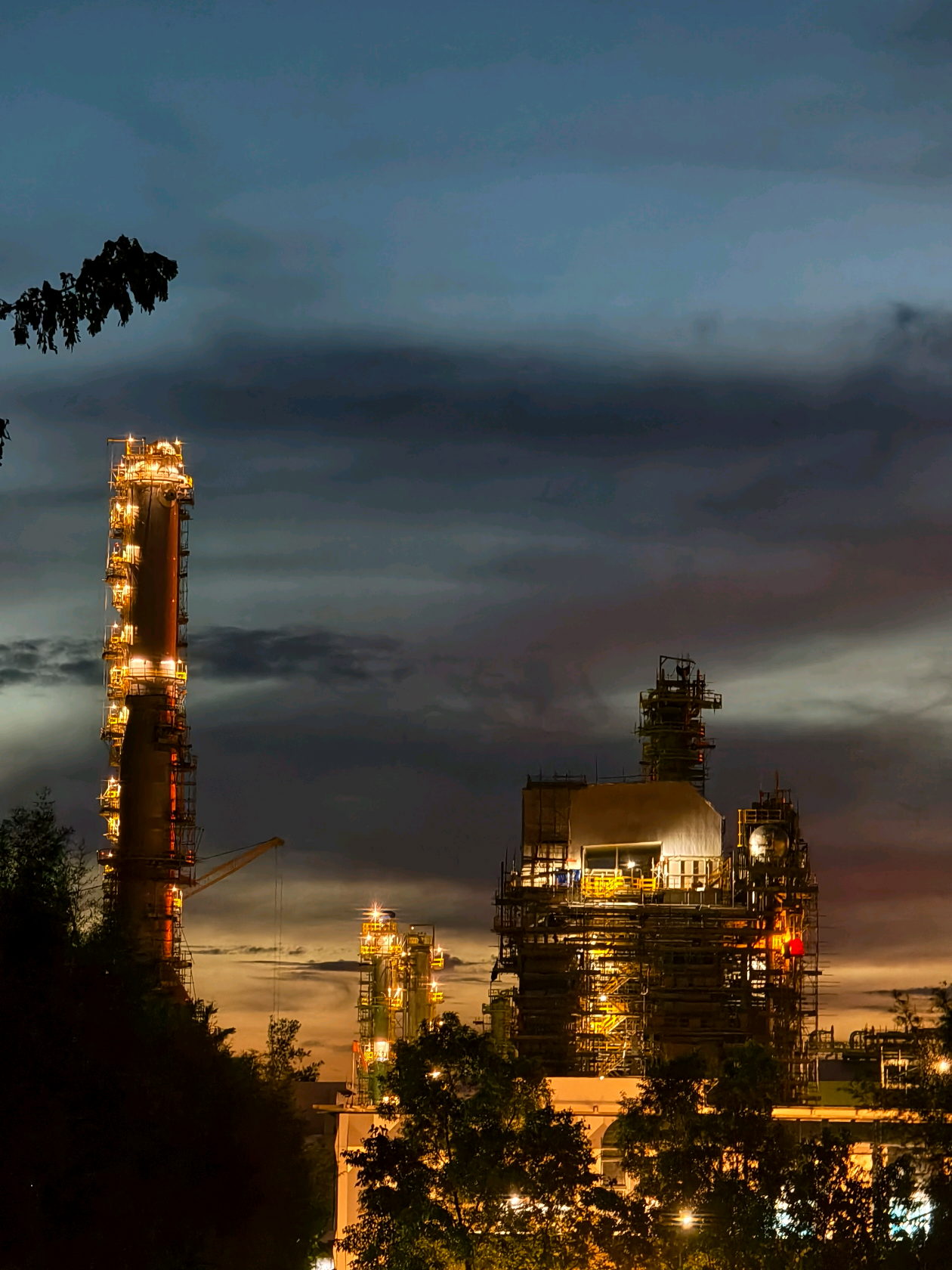 Kilang Pertamina Balikpapan At the night ✨ #kilangpertaminainternasional  #kilangpertaminabalikpapan  #pertamina  #rdmpbalikpapan  #rdmpprojectbalikpapan  #megaproject  #balikpapan  #energy 