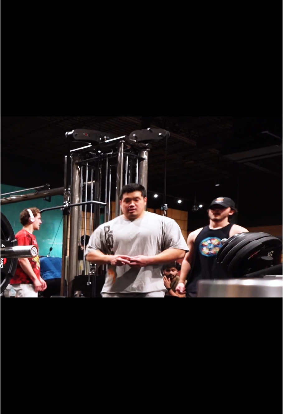 Ego lifting or controlled lifting ? #gym #fyp #scream #viralvedio #anatoly #benchpress 