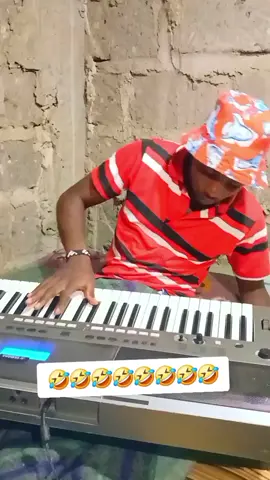siwezi imba bila blanketi 🤣🤣🤣#simonmuhika #pianist001 #viralvideos #🤣🤣🤣🤣 