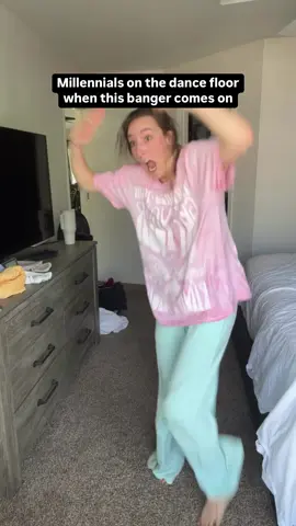 Even the cat knew shit was about to go down! 😆 #funnyvideos #comedy #millennial #dancing 